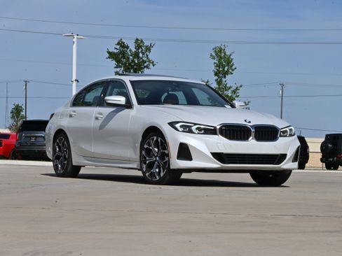 Certified 2025 BMW 330i Sedan RWD image 2