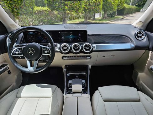 Used 2020 Mercedes-Benz GLB 250 w/ Premium Package image 13