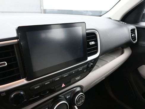 Certified 2025 Hyundai Venue SEL FWD image 33