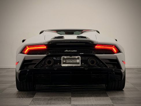 Used 2024 Lamborghini Huracan EVO image 3