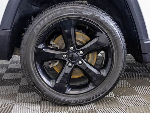 Used 2023 Jeep Grand Cherokee L Laredo image 56