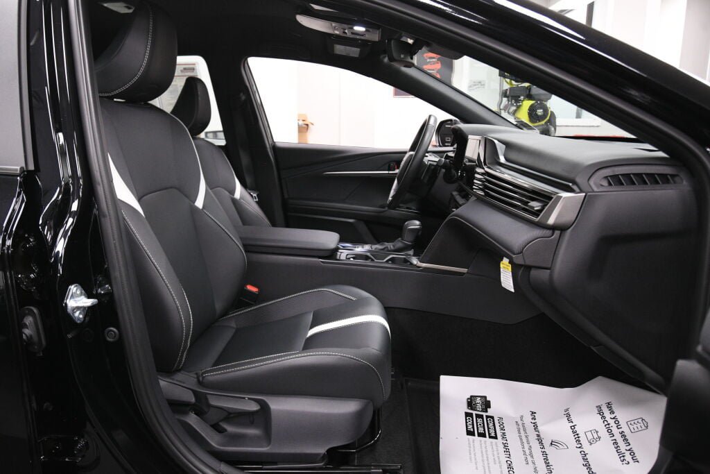 Used 2025 Toyota Camry SE w/ Convenience Package AWD/4WD image 25