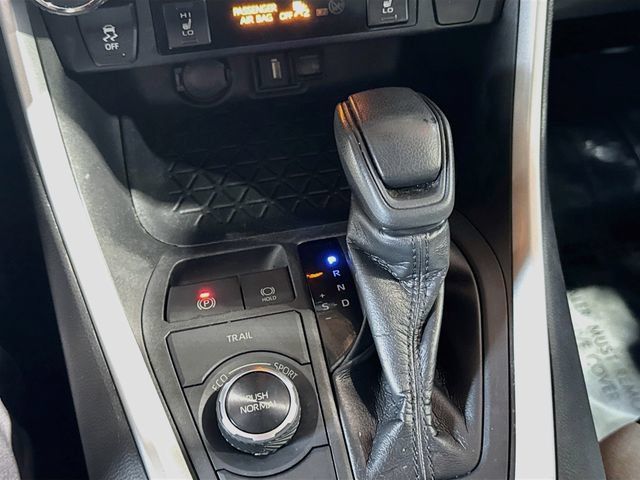 Used 2020 Toyota RAV4 XLE w/ Convenience Package AWD/4WD image 16