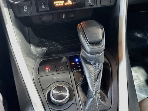 Used 2020 Toyota RAV4 XLE w/ Convenience Package AWD/4WD image 16