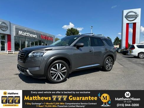 Certified 2024 Nissan Pathfinder Platinum w/ Black Appearance Package AWD/4WD image 1