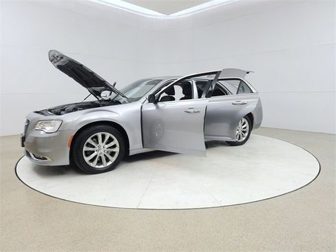 Used 2018 Chrysler 300 Limited image 10