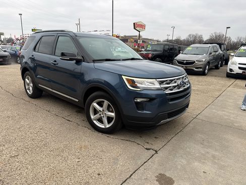 Used 2018 Ford Explorer XLT w/ Equipment Group 202A image 6