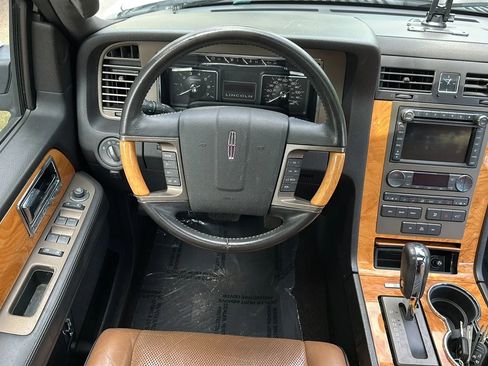 Used 2014 Lincoln Navigator 4WD w/ Equipment Group 101A image 26