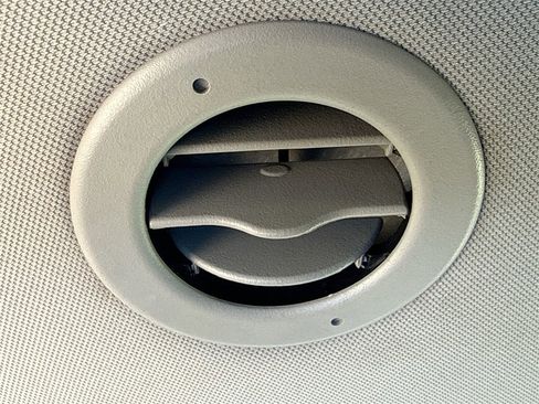 Used 2018 Chevrolet Suburban LT image 27