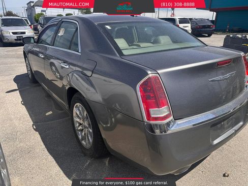 Used 2011 Chrysler 300 Limited w/ Luxury Group RWD image 4