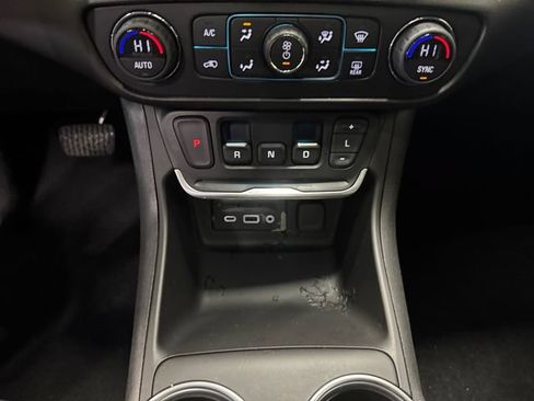 Used 2019 GMC Terrain SLE w/ Driver Convenience Package AWD/4WD image 14