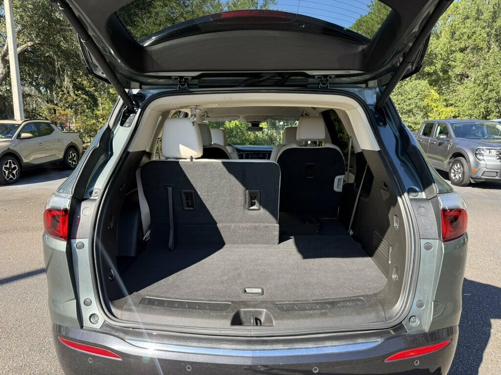 Used 2024 Buick Enclave Essence w/ Technology Package FWD image 8
