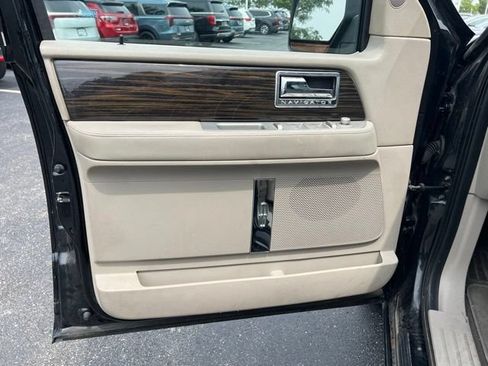 Used 2009 Lincoln Navigator 4WD image 25
