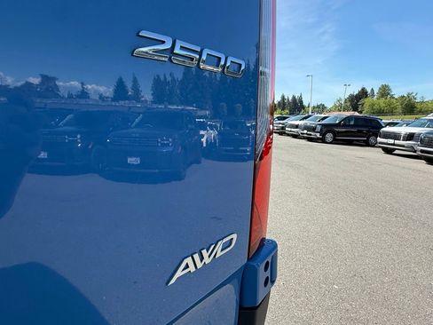 Used 2025 Mercedes-Benz Sprinter 2500 image 5