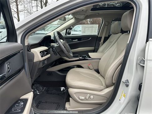 Certified 2022 Lincoln Nautilus Reserve image 19