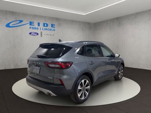 Certified 2025 Ford Escape Platinum AWD/4WD image 10