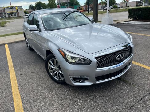 Used 2019 INFINITI Q70 Luxe w/ Proactive Package AWD/4WD image 18