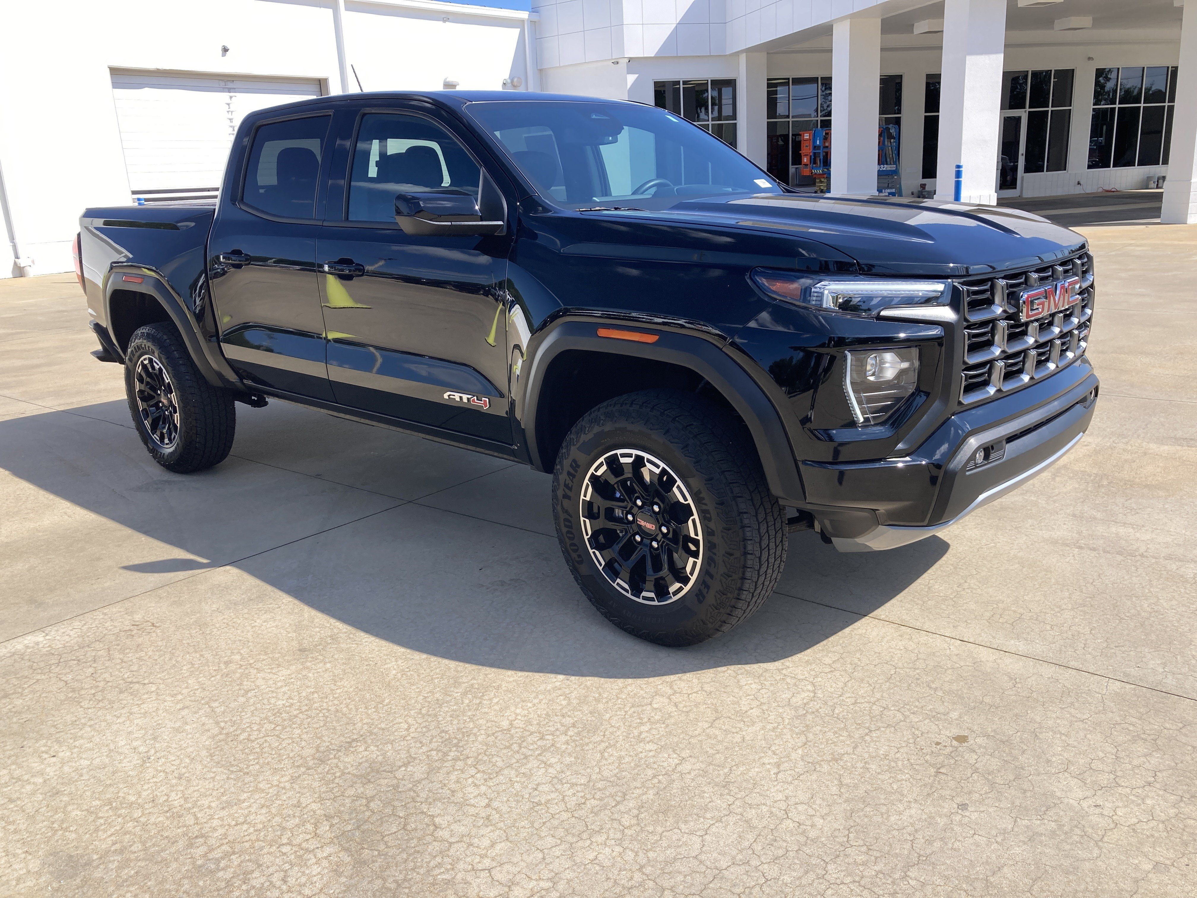 Certified 2026 GMC Canyon AT4 AWD/4WD image 3