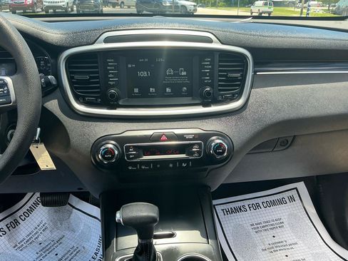 Used 2019 Kia Sorento AWD V6 image 14