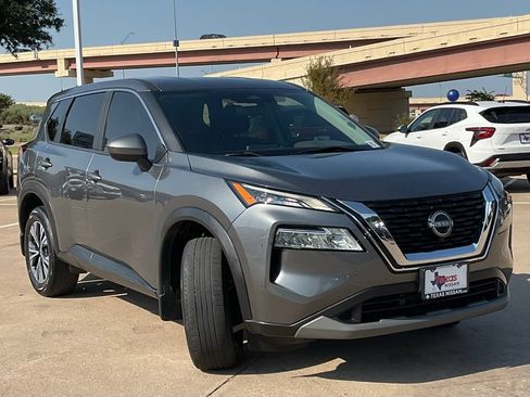 Used 2023 Nissan Rogue SV FWD image 3