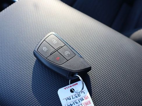 Used 2026 Chevrolet Equinox LT w/ Safety and Technology Package FWD image 28