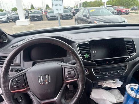Used 2025 Honda Ridgeline TrailSport image 12