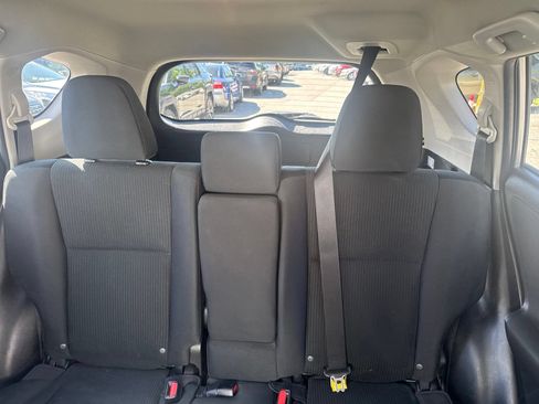 Used 2018 Toyota RAV4 LE AWD/4WD image 17
