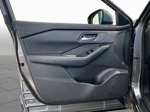 Certified 2025 Nissan Rogue SV FWD image 21
