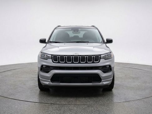 Used 2025 Jeep Compass Limited AWD/4WD image 2