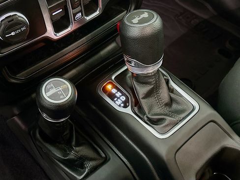Used 2023 Jeep Wrangler Unlimited Sport AWD/4WD image 22