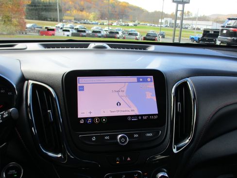 Certified 2022 Chevrolet Equinox RS w/ Infotainment Package image 18