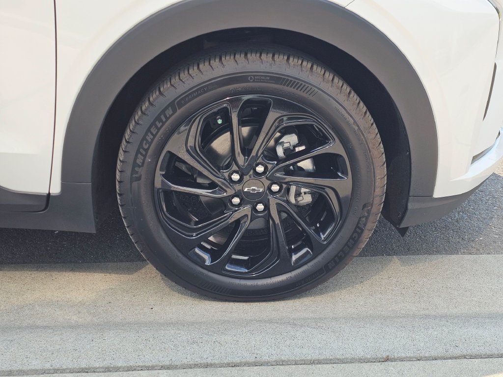 New 2027 Chevrolet Bolt RS FWD image 9