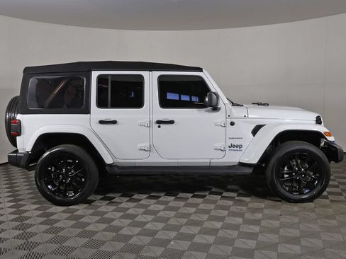 Used 2022 Jeep Wrangler Unlimited Sahara w/ Cold Weather Group AWD/4WD image 15