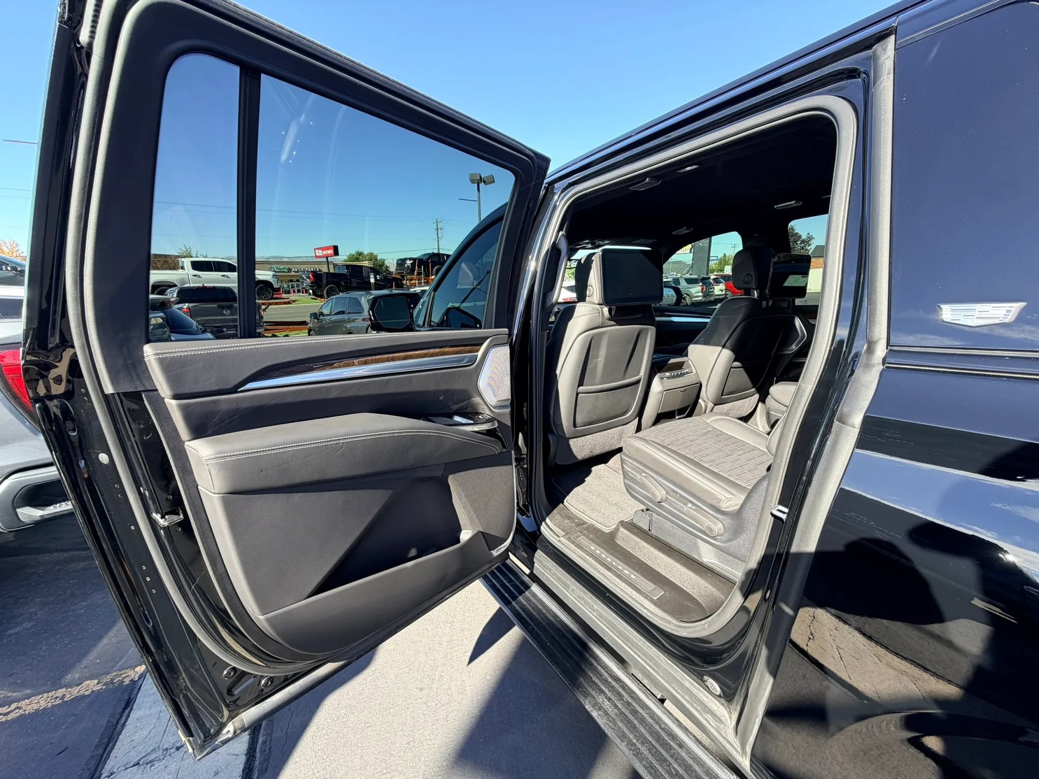 Used 2025 Cadillac Escalade ESV Sport Platinum AWD/4WD image 23