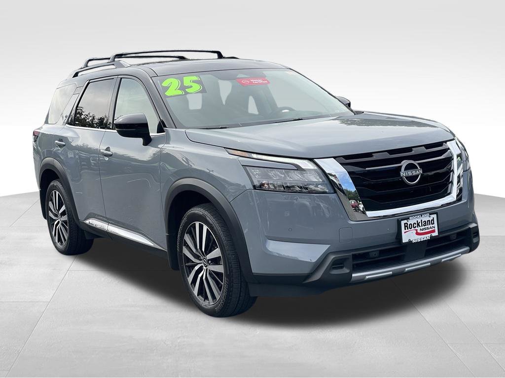 Certified 2025 Nissan Pathfinder Platinum AWD/4WD image 3