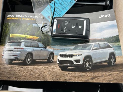 Certified 2023 Jeep Grand Cherokee Limited RWD image 19