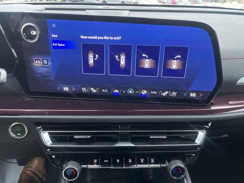 Used 2024 Chevrolet Traverse RS w/ LPO, Floor Liner Package image 33