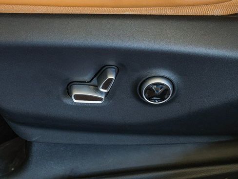 Used 2023 Chrysler Pacifica Pinnacle FWD image 10