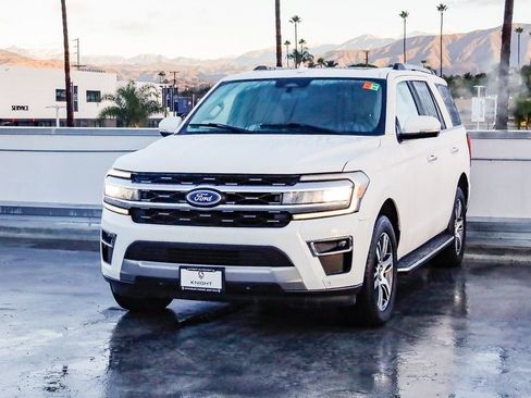 Used 2023 Ford Expedition Limited image 4