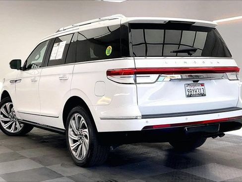 Used 2022 Lincoln Navigator Reserve AWD/4WD image 9