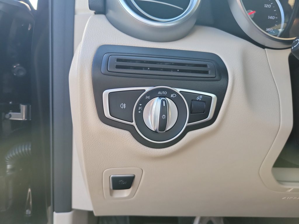 Used 2020 Mercedes-Benz GLC 300 image 18