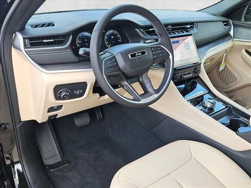 New 2025 Jeep Grand Cherokee L Limited image 9