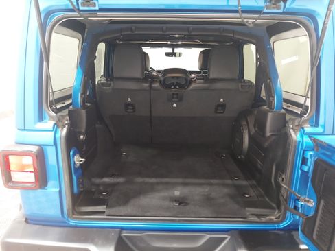 Used 2023 Jeep Wrangler Unlimited Sahara AWD/4WD image 17