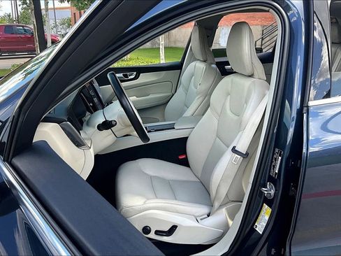 Certified 2023 Volvo XC60 B5 Plus w/ Climate Package AWD/4WD image 34