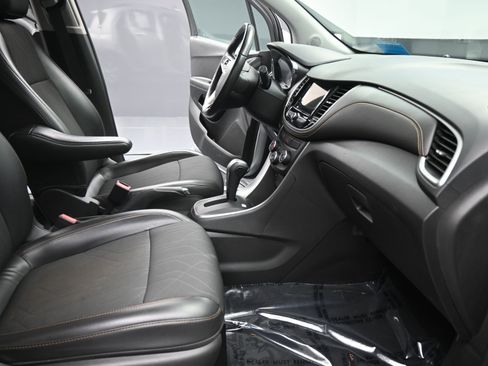 Used 2019 Chevrolet Trax LT w/ LT Convenience Package image 18