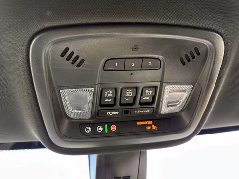 Used 2023 Chevrolet Traverse RS AWD/4WD image 28