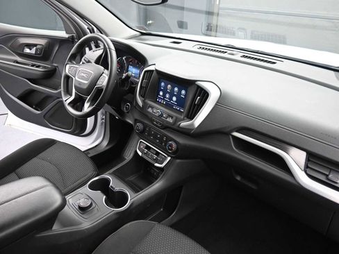 Used 2024 GMC Terrain SLE image 24