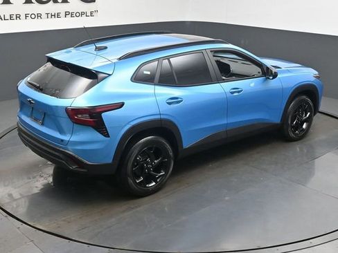 New 2026 Chevrolet Trax LT w/ Sunroof Package FWD image 18