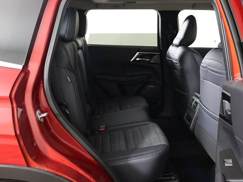 New 2025 Mitsubishi Outlander SE FWD image 34