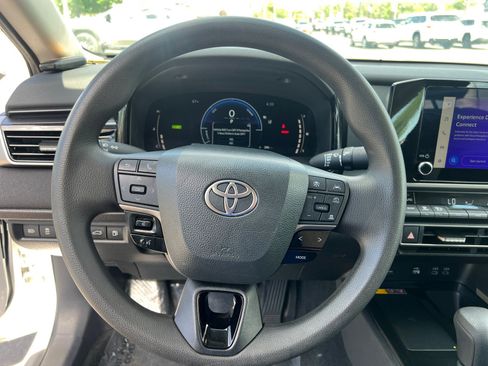 Used 2025 Toyota Camry LE FWD image 12